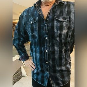 AGE OF WISDOM Great shirt lots of blues and light blues, are snap buttons!!